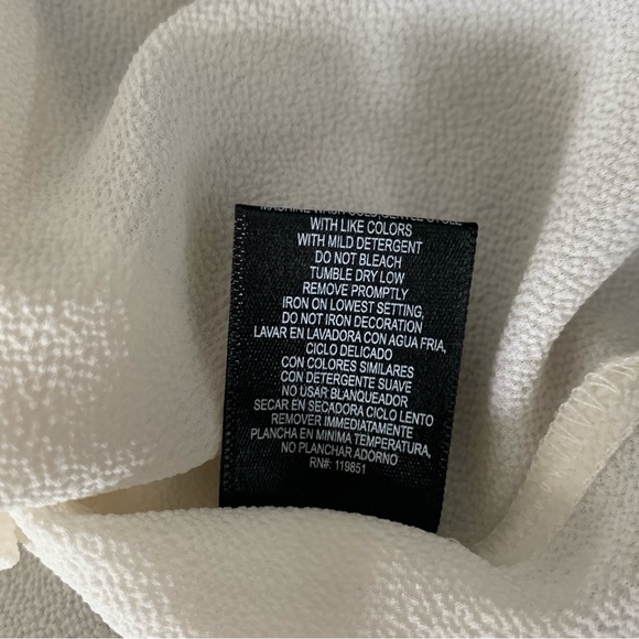 Signature Studio Lightweight Sleeveless Blouse Shirt with Gold Details size L - Picture 12 of 12